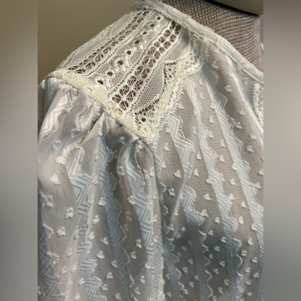 🤍 Lace Victorian Blouse – Size L - Picture 11 of 14